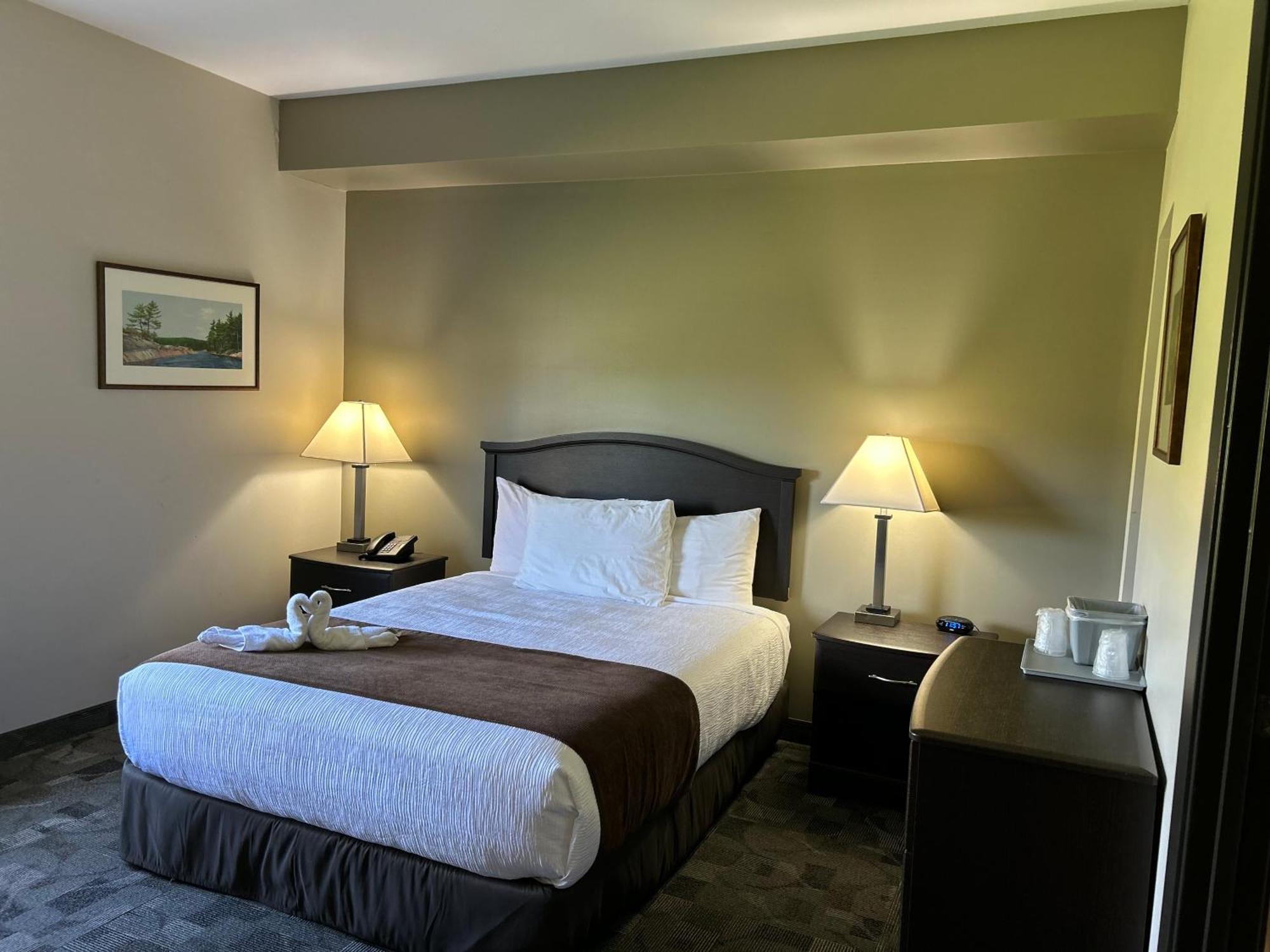 Midland Inn & Suites Buitenkant foto