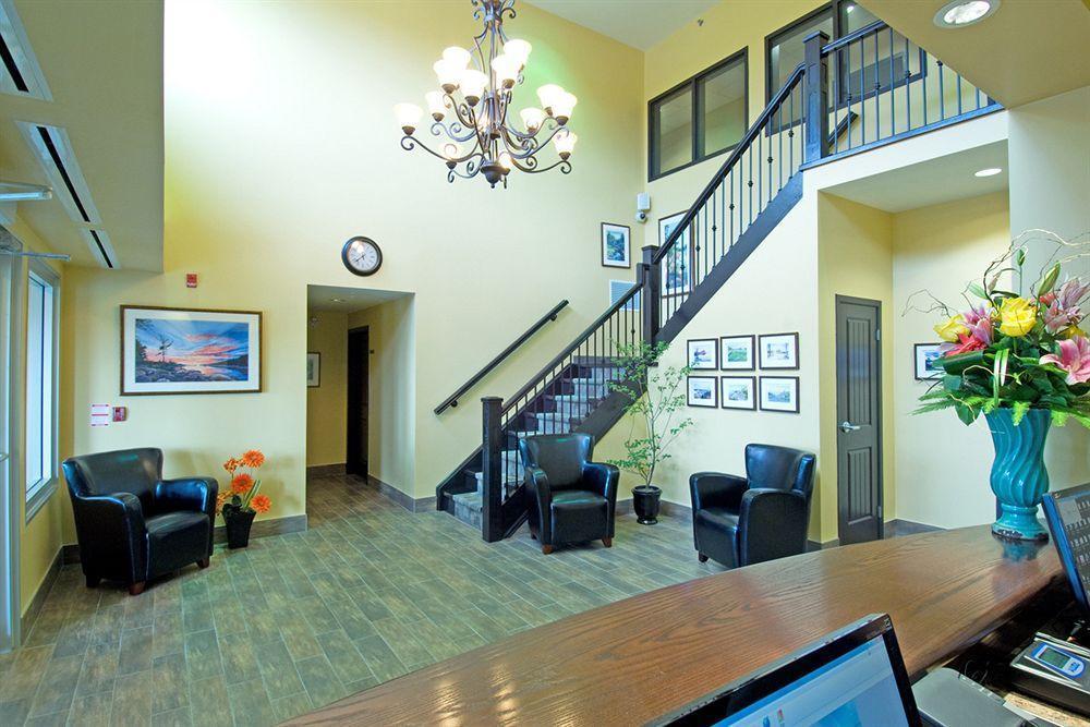 Midland Inn & Suites Buitenkant foto